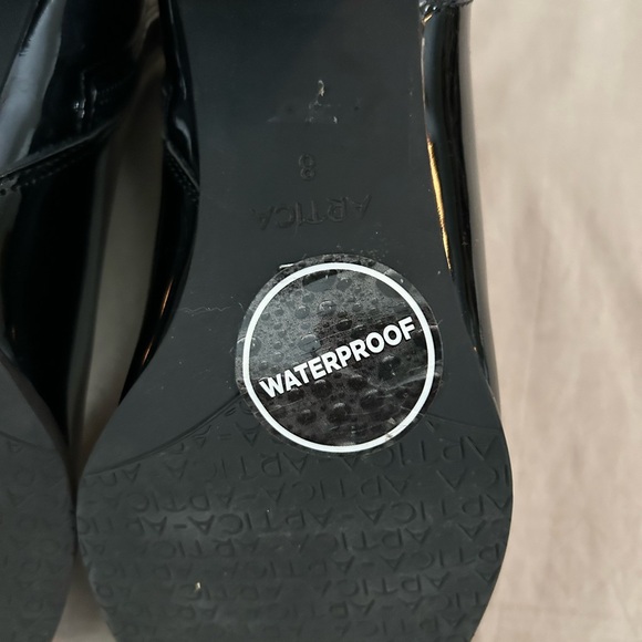 Artica Nelson Bootie - Picture 7 of 11